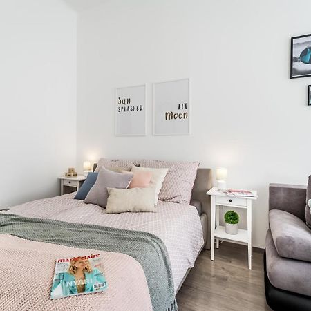 Sun-Splashed Retreat In The Heart Of A Vibrant Quarter ブダペスト エクステリア 写真