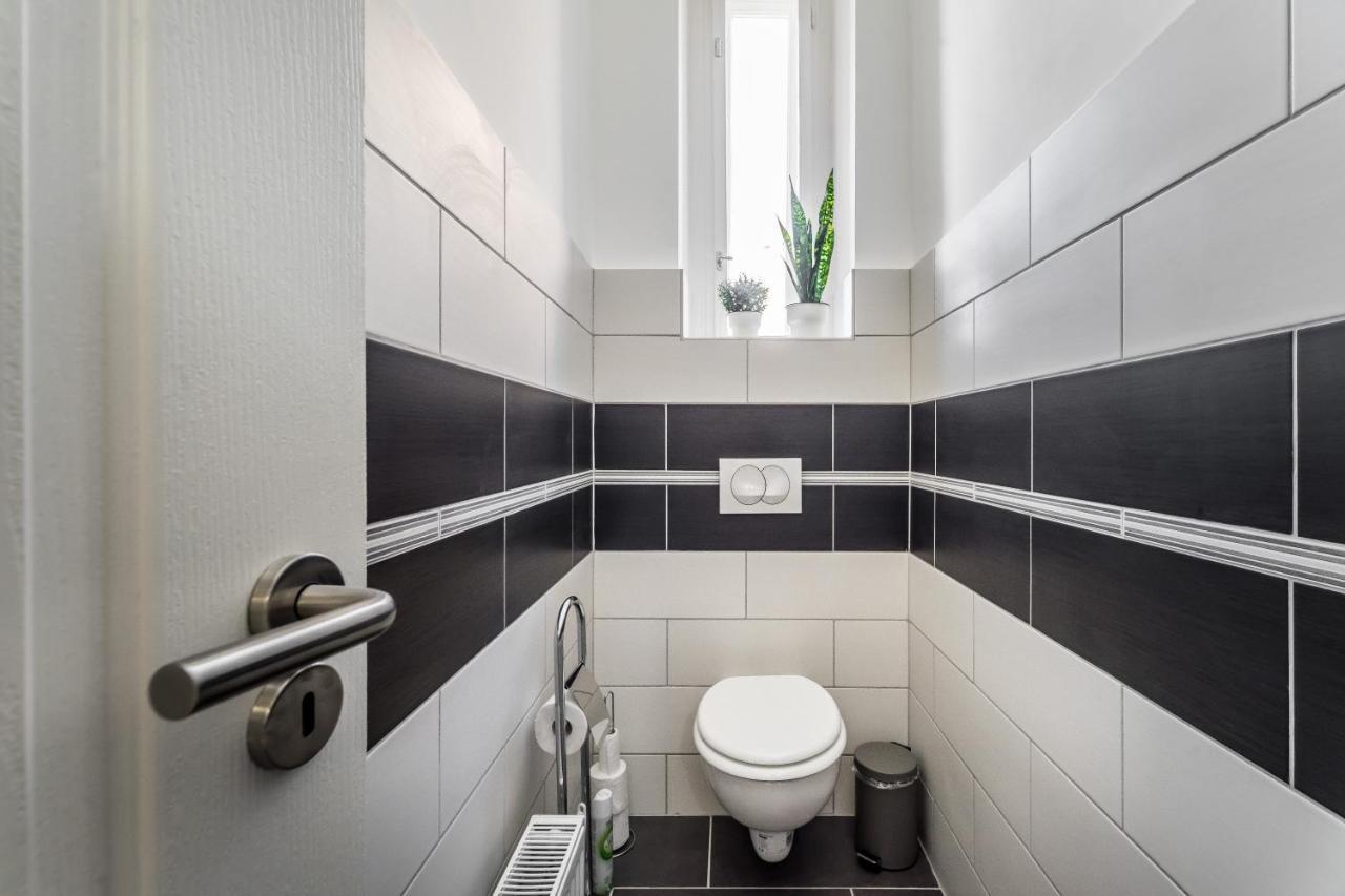 Sun-Splashed Retreat In The Heart Of A Vibrant Quarter ブダペスト エクステリア 写真