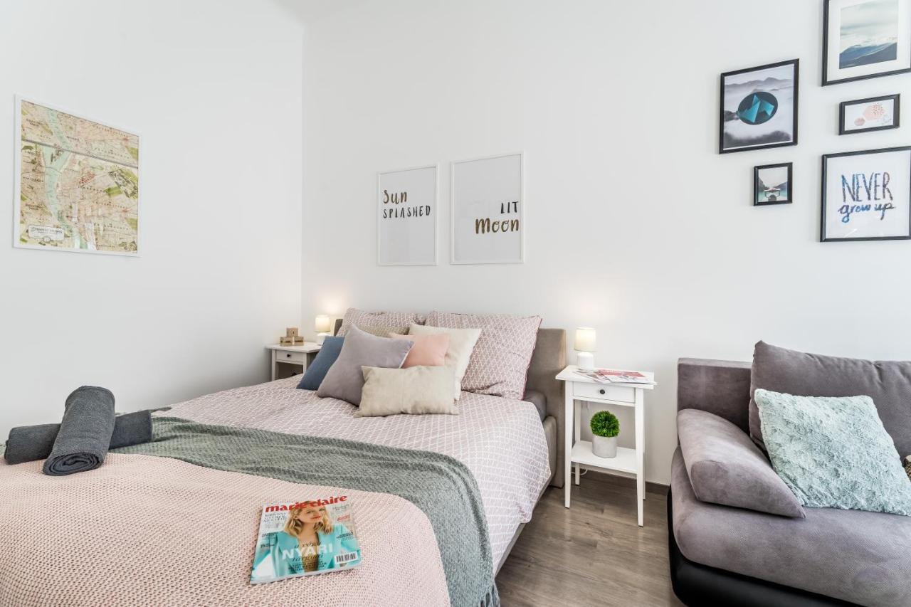Sun-Splashed Retreat In The Heart Of A Vibrant Quarter ブダペスト エクステリア 写真
