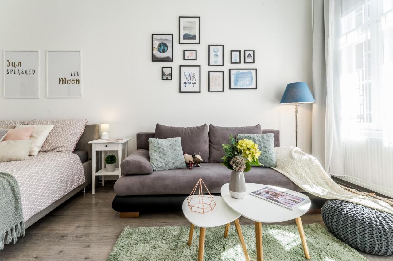 Sun-Splashed Retreat In The Heart Of A Vibrant Quarter ブダペスト エクステリア 写真